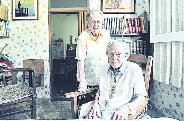 Lola, la vecina que deslumbra por sus impecables 104 años
