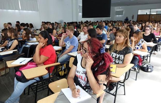 Medicina: arrancó el curso de ingreso para casi 3.500 alumnos