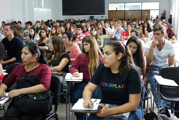 Medicina espera 5.000 alumnos en primer año y se reaviva la polémica
