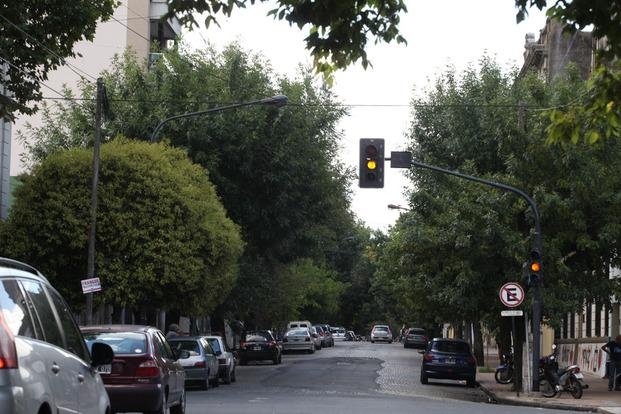 Un peligro en las calles: otra vez fallaron semáforos en la 44