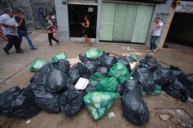 Una montaña de basura en 44 entre 4 y 5