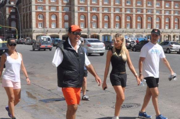 Scioli pasea en Mar del Plata con su nueva novia