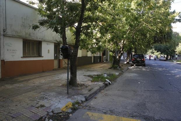 Con los dueños de vacaciones aprovecharon para desvalijar una vivienda de 42, 14 y 15