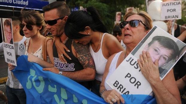 Los papás de Brian exigieron al juez que no libere al adolescente acusado del crimen