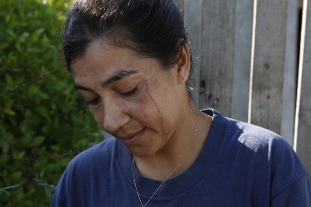 Para robarle, una menor apuñaló a una mujer que iba a su trabajo