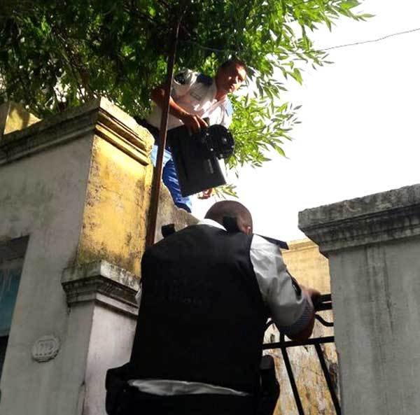 Policías por los techos por un asalto en un almacén de 1 y 68
