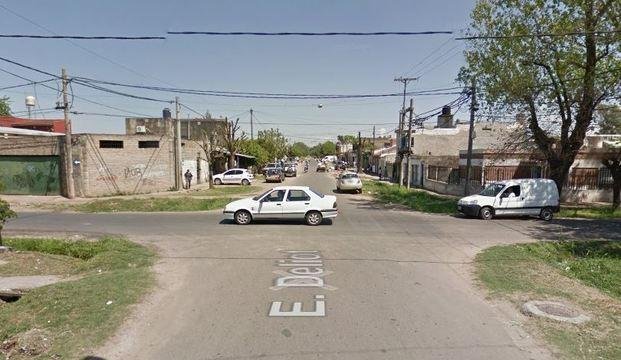 Rosario: seis personas baleadas por una banda que irrumpió en una casa