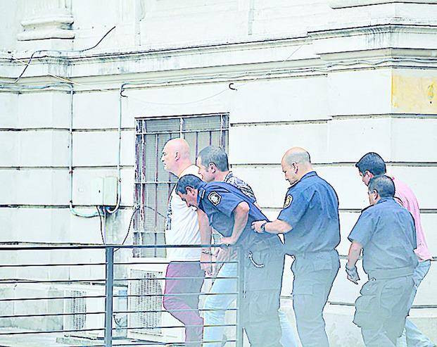 Sobres: los policías fueron trasladados a penales