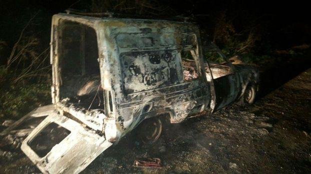 Una camioneta se prendió fuego en El Peligro