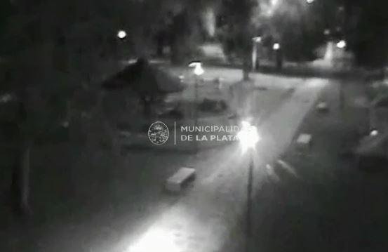 Video: Ataque vandálico a una calesita de Tolosa