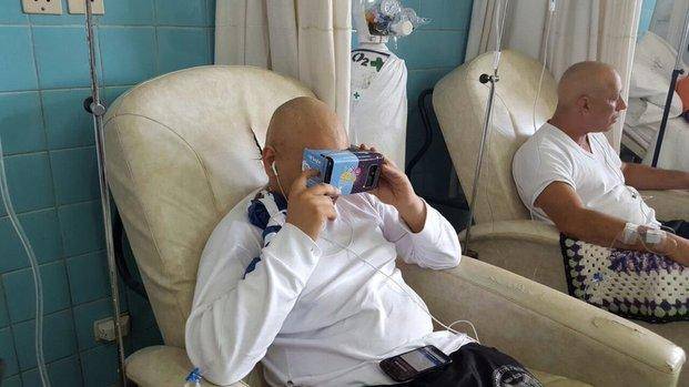 Un medio para “transportar” a pacientes con cáncer a bosques y playas durante los sesiones de quimioterapia