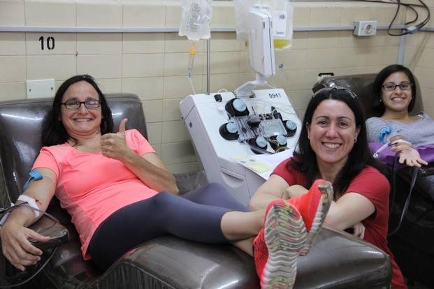 En su cumpleaños, una platense llevó a donar sangre a sus amigos