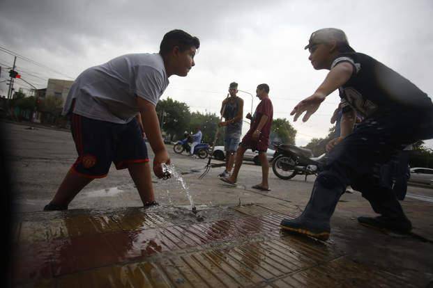 Sigue el calvario por la falta de agua en Los Hornos