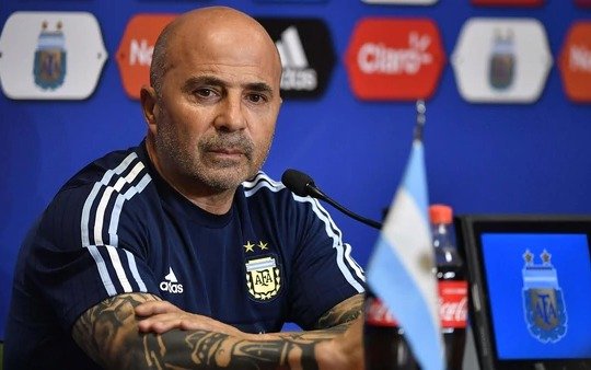 Sampaoli viaja mañana a Europa para visitar jugadores y observar centros de entrenamiento