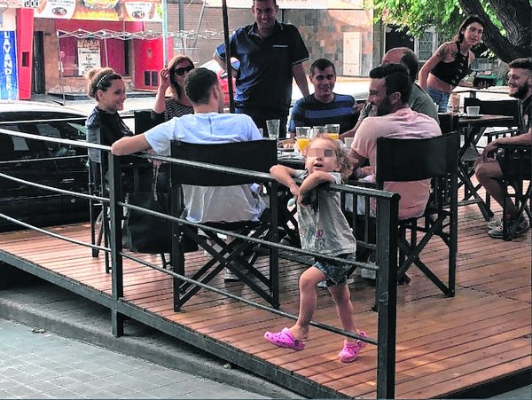 ¡In fraganti!: Poroto y Mica, fotografiados en pleno romance