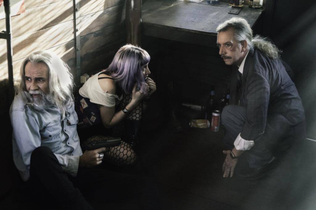 “27: El Club de los Malditos”: rock, acción y cine bizarro contra la solemnidad