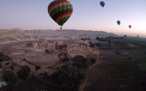 Dos argentinos heridos tras accidente con un globo aerostático en Egipto