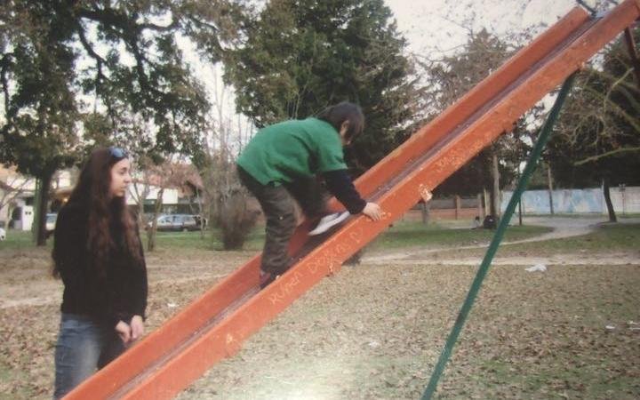 La pareja acusada de la muerte de un nene presentó 17 fotos para sostener su versión