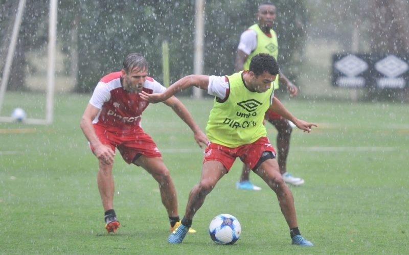 Hubo trabajos de campo bajo la lluvia