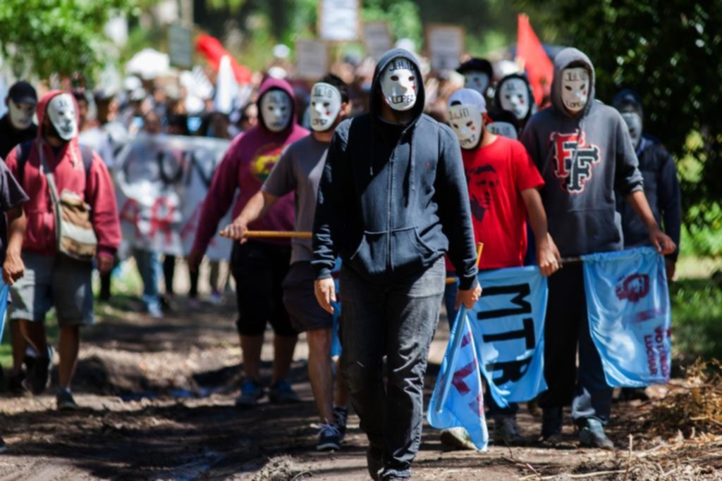 Otra protesta ante la casa de Miguel Etchecolatz en Mar del Plata