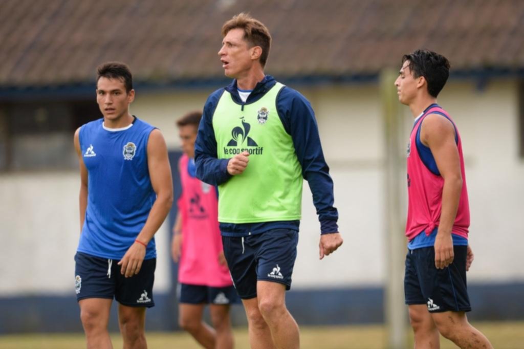 Sava puso manos a la obra y empezó a tratar de imprimir su idea futbolística