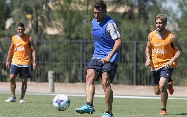 La frase que eligieron en China para despedir a Tevez