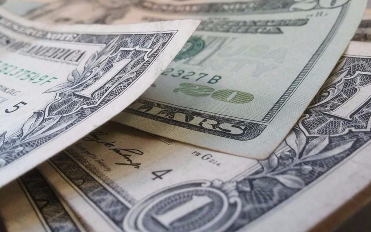 El dólar subió nuevamente y cerró en 19,34 pesos para la venta