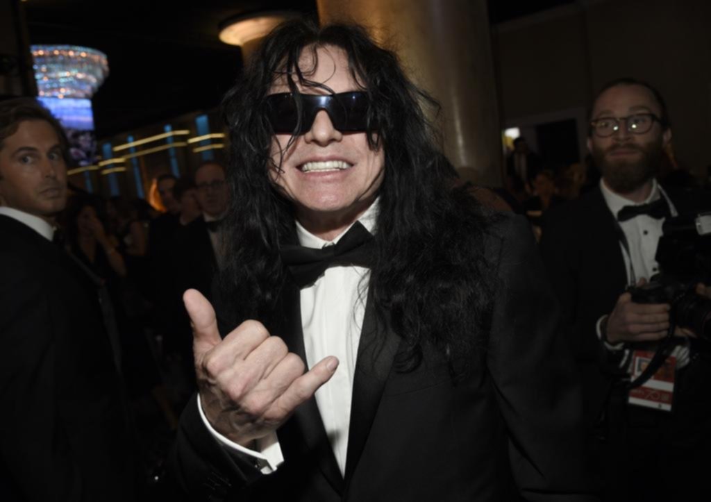 Se le dio: Tommy Wiseau llegó a los Globos de Oro