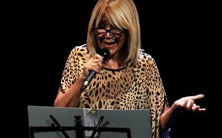 Una cantante denunció a Cacho Castaña de acoso a través de una carta en Facebook