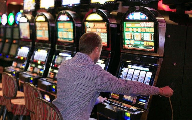 La Provincia cierra tres casinos en la Costa y licitará todas las máquinas tragamonedas