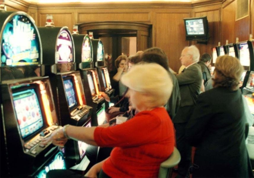 La Provincia cerrará tres casinos, un bingo y licitará 4 mil máquinas tragamonedas