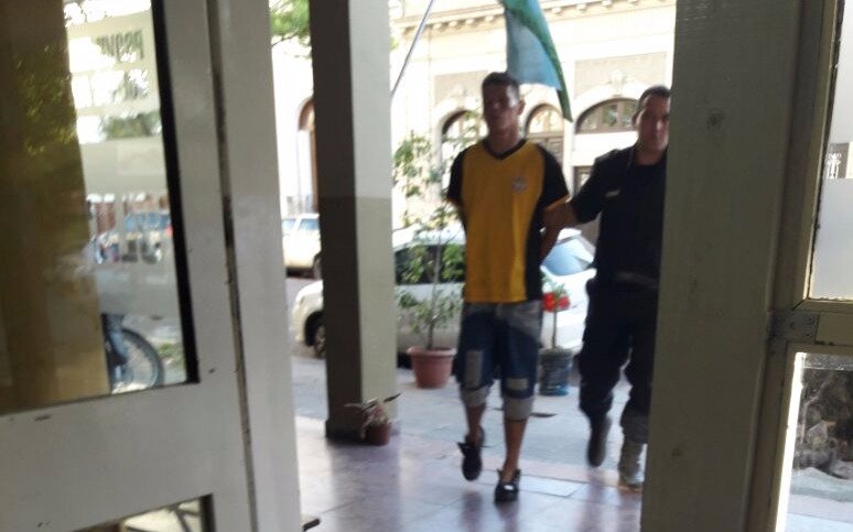 Robó en un local de ropa en pleno centro y terminó detenido 
