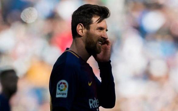 Denuncian al Real Madrid porque sus hinchas llamaron "subnormal" a Messi