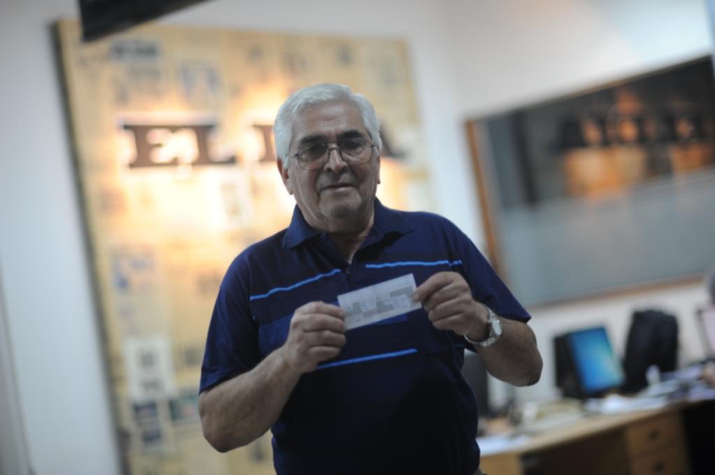Un jubilado de Los Hornos se quedó con el pozo de los 50 mil pesos del Cartonazo