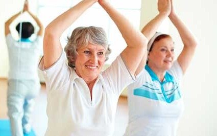 Recomiendan el ejercicio para evitar caídas en adultos mayores
