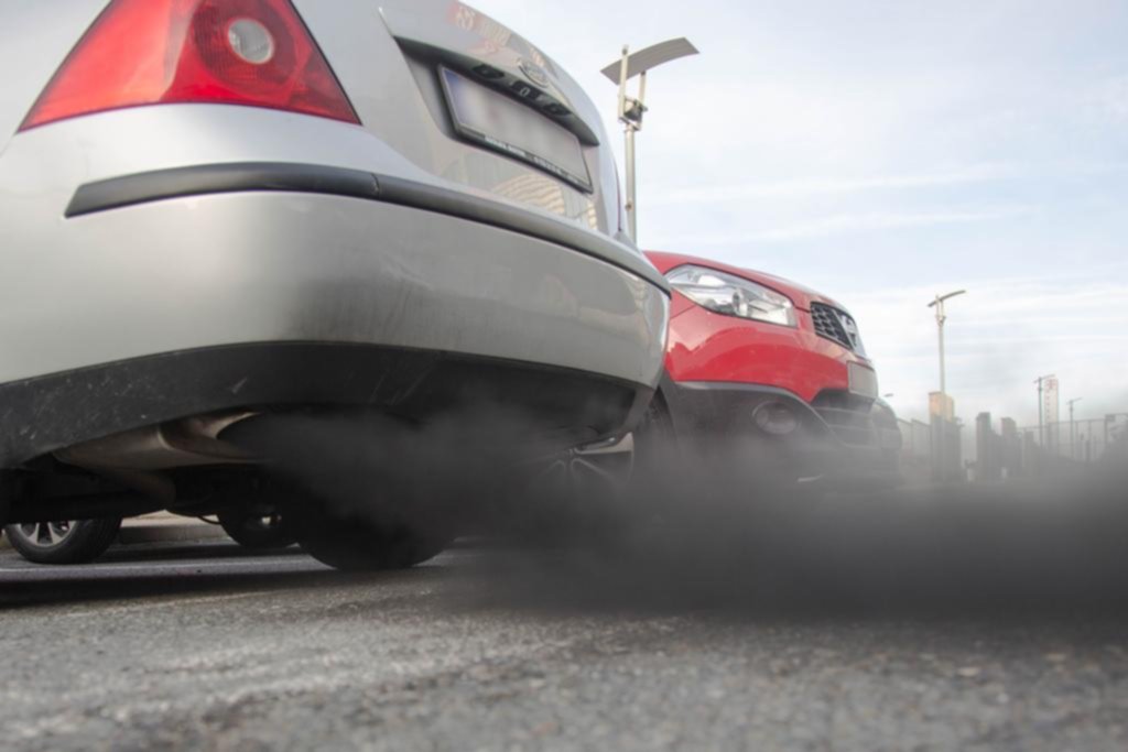 Los vehículos nuevos deben tener certificación sobre emisiones contaminantes