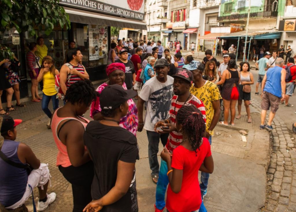 Desalojaron a 500 vendedores callejeros en un megaoperativo en Liniers