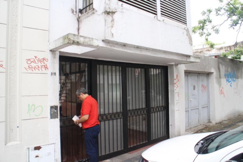 Esperaron que un jubilado volviera de un mandado y fue asaltado con su esposa