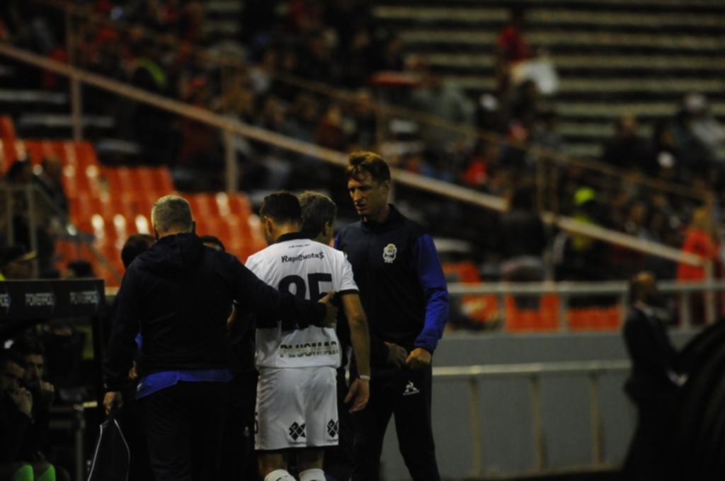 Licht no jugaría hasta marzo y es baja segura en el clásico