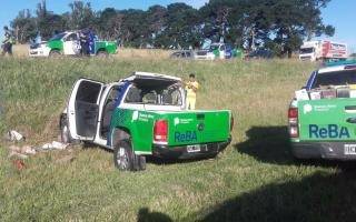 Un muerto y tres policías heridos por el vuelco de un móvil del Reba