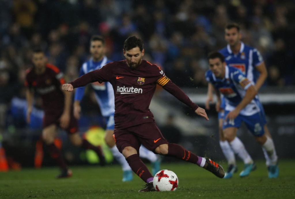A Messi le atajaron un penal y Barcelona cedió el invicto de la temporada ante Espanyol