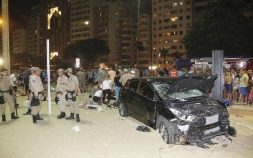 Un bebé falleció y quince personas resultaron heridas en Copacabana por un atropello masivo