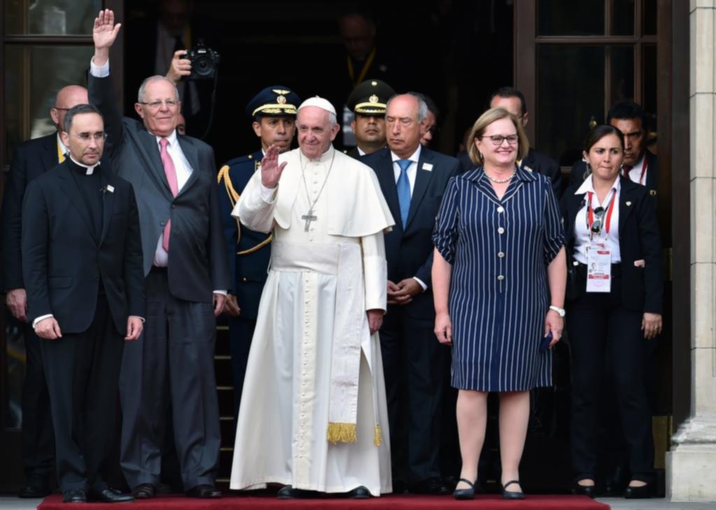 La clase política de Perú busca sacar rédito de la visita papal