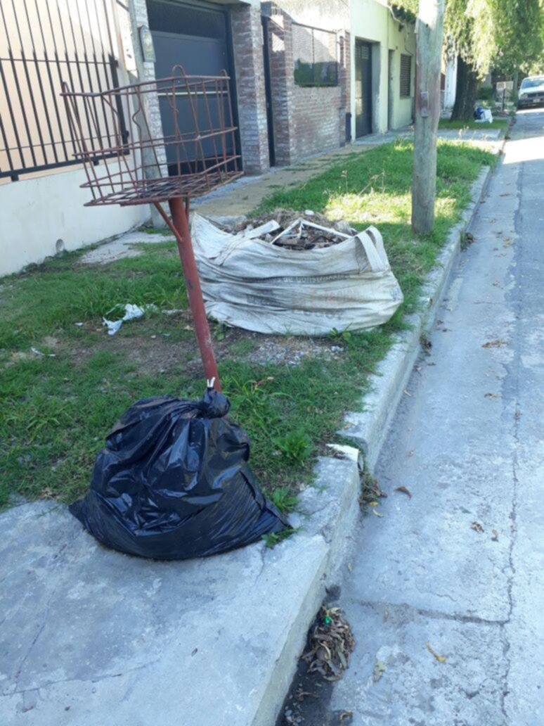 Vecinos piden recolección de basura en 75 entre 12 y 13