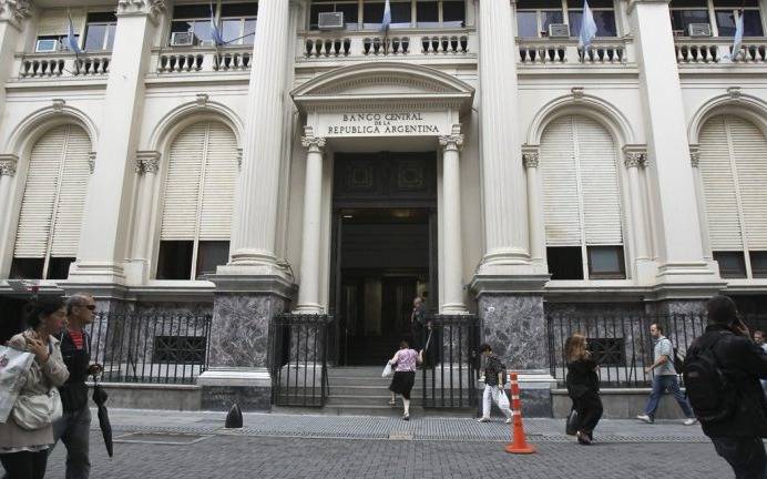 El BCRA ratificó su política monetaria con un vaticinio de menor inflación en el 2018