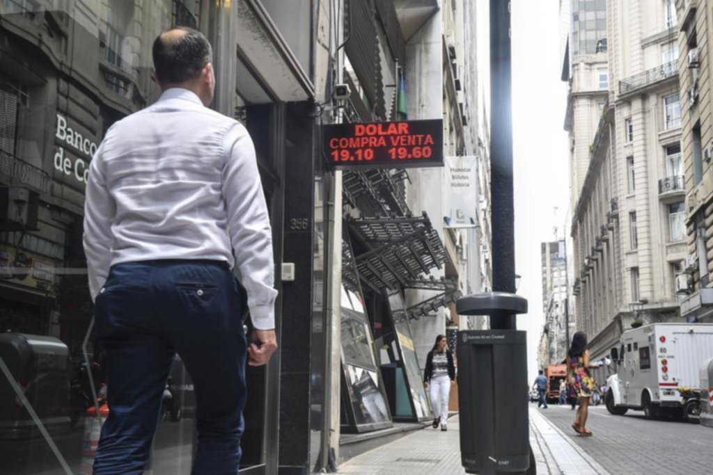 La política monetaria empuja hacia arriba el precio del dólar: cerró en $19,66