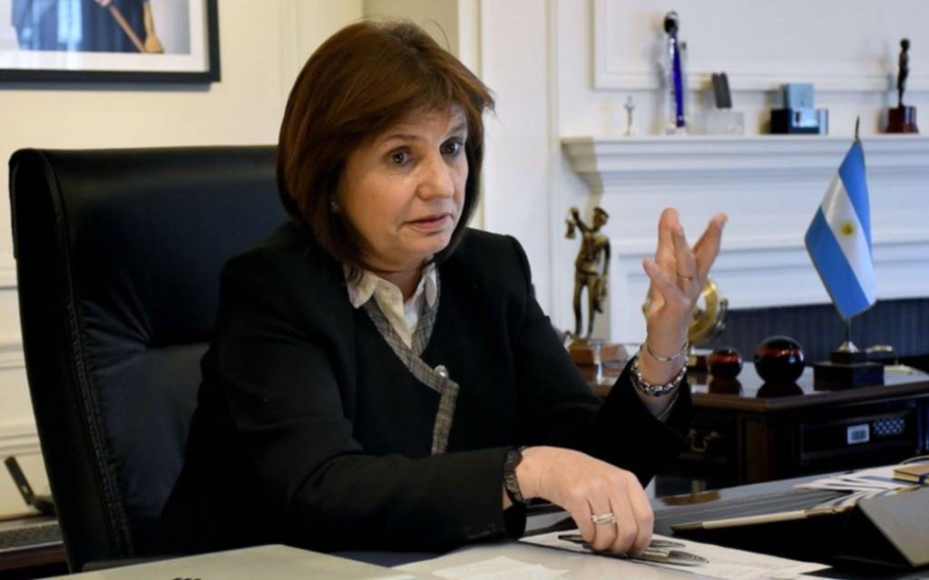 Para Bullrich, Barrionuevo "se está autoacusando" cuando afirma "que no se ataque a los gremios"