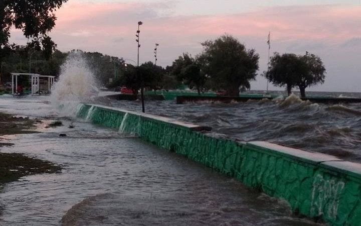 Se mantiene el alerta por la crecida del Río de La Plata