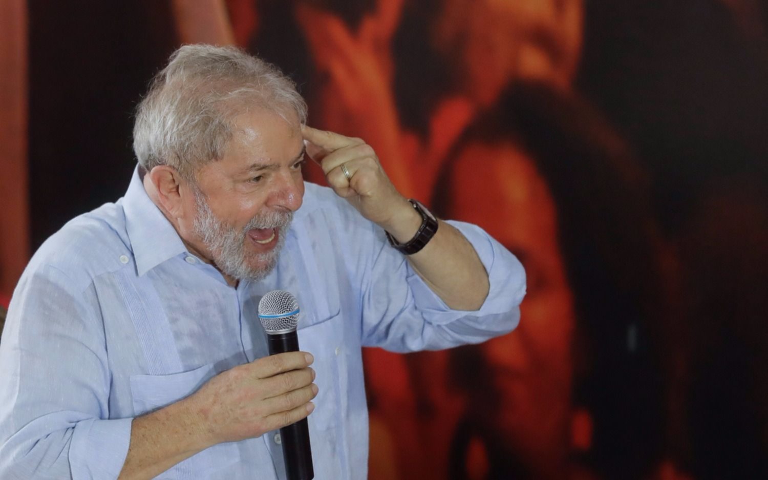 A pesar de la condena, Lula fue  presentado como precandidato presidencial  y pidió "poner al pueblo en movimiento"