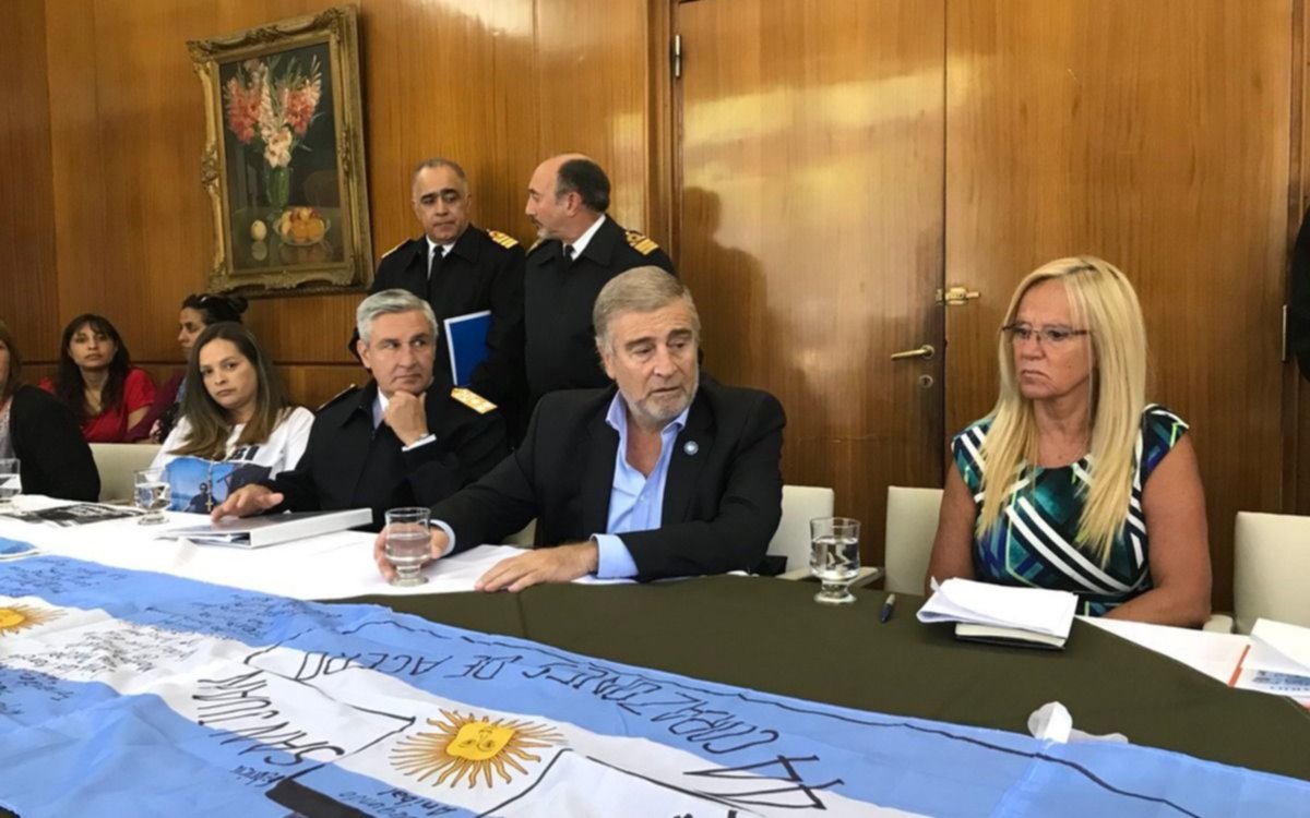 ARA San Juan: el gobierno prometió a familiares de tripulantes continuar con la búsqueda